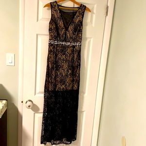 Enfocus Studio Size 6 Long Black Party Dress